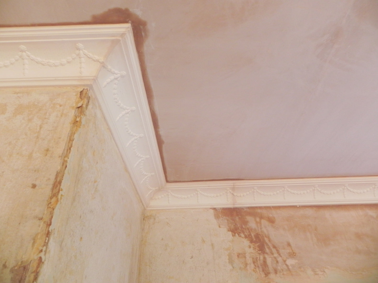 Plaster Cornice Swag Drop CN123