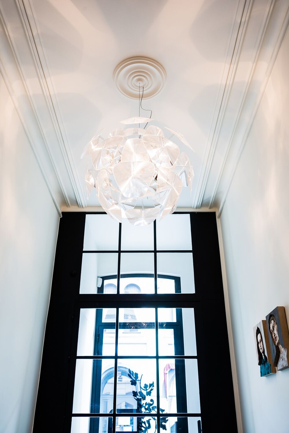 R09 Ceiling rose - image 2